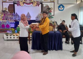 Tekan Kasus Stunting, Firman Soebagyo Salurkan 500 Bantuan Paket Ikan di Pati