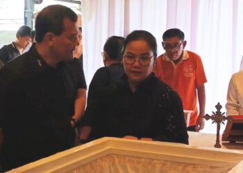Gubernur Ahmad Luthfi Melayat ke Rumah Duka Walkot Semarang