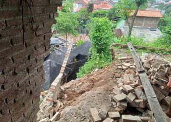 Hujan Deras Picu Longsor di Pengkol Jepara, Dua KK Terdampak