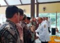 Disdikbud Kendal Beri Penghargaan ke Guru Purna Tugas di Tasyakuran HGN 12 Disdikbud Kendal Beri Penghargaan ke Guru Purna Tugas di Tasyakuran HGN