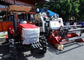Para Petani di Kabupaten Kudus dapat Bantuan Alsintan 5 Para Petani di Kabupaten Kudus dapat Bantuan Alsintan
