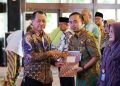 Bupati Kudus Beri SK Penugasan ke Kepala SD/SMP dan Puskesmas 15 Bupati Kudus Beri SK Penugasan ke Kepala SD/SMP dan Puskesmas