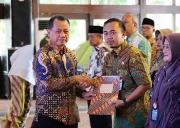 Bupati Kudus Beri SK Penugasan ke Kepala SD/SMP dan Puskesmas