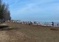 Libur Akhir Tahun, Pengunjung di Pantai Wonokerto Pekalongan Melonjak