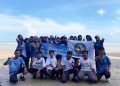 Tim Redaksi SMPN 1 Sulang Gelar Jurnalistik on the Spot di Pantai Caruban Lasem