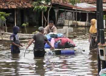 Banjir di Mulyorejo Pekalongan Naik, Warga Dievakuasi untuk Mengungsi