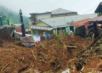Dua Rumah di Pranten Batang Rusak Parah Tertimbun Longsor