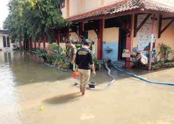 Lebih dari 70 Sekolah di Kendal Terdampak Banjir, Siswa Diliburkan