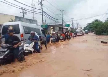 Arus Lalin di Pantura Kudus-Pati Tersendat Akibat Banjir