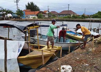 Cuaca Ekstrem, Petani Tambak di Pekalongan Panen Lebih Awal Imbas Air Keruh