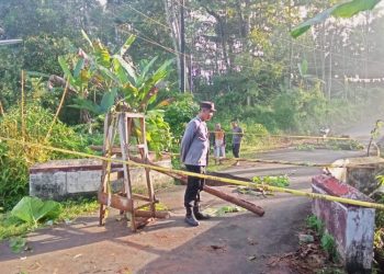 Jembatan Ambrol, Akses Warga Harjosari Pekalongan Dialihkan
