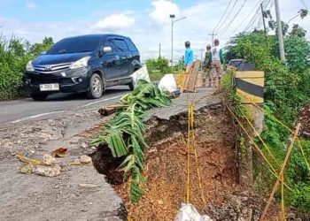Jalan di Desa Pilang Blora Ambles, Warga Diimbau Hati-Hati saat Melintas