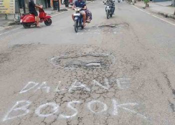 Sebabkan Laka, Warga Blora Kota Mencoret Sejumlah Titik Jalan Rusak