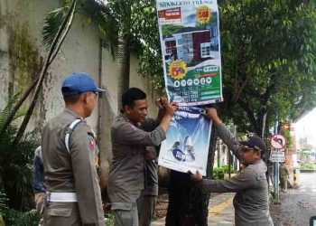 Sejumlah Reklame Tak Berizin di Pati Ditertibkan Atas Instruksi Presiden