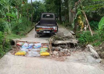 Tanah Gerak di Kampung Sekip Semarang Akibatkan Satu Rumah Roboh
