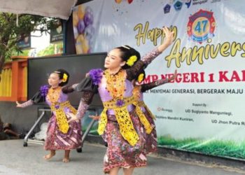 Tarian Gambyong dan Topeng Geyol Meriahkan HUT SMPN 1 Kaliori 