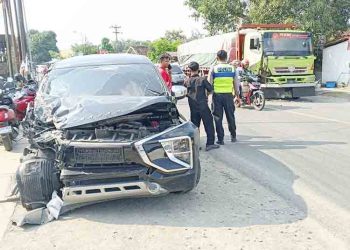Mobil Tabrak Truk Bermuatan Semen di Jalan Nasional Blora-Cepu