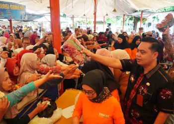 1.800 Paket Sembako di Pasar Murah Jepara Habis Terjual