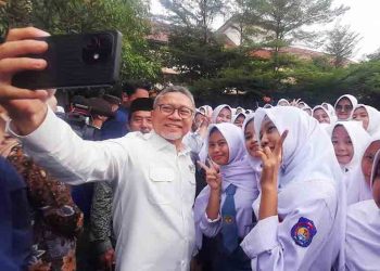 Kunjungi Kendal, Menko Pangan Zulhas Pastikan MBG Berjalan Lancar