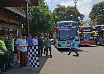 Bus Balik Rantau Gratis di Kudus Bertambah Jadi 6 Armada, 300 Orang Diberangkatkan 1 Bus Balik Rantau Gratis di Kudus Bertambah Jadi 6 Armada, 300 Orang Diberangkatkan