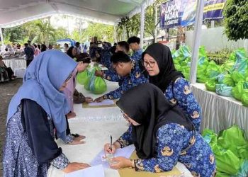 Warga Kudus Serbu Pasar Murah, 1.090 Paket Sembako Dijual Murah
