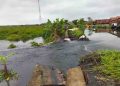 Tanggul Jebol, Banjir Genangi Perbatasan Kota-Kabupaten Pekalongan 15 Tanggul Jebol, Banjir Genangi Perbatasan Kota-Kabupaten Pekalongan