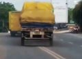Viral Aksi Saling Pepet 2 Truk di Rembang, Satu Pemotor Jadi Korban