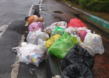 Diguyur Hujan, Sampah di Jepara Menumpuk Akibat Keterlambatan Armada Pengangkut