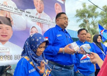 Bagikan 500 Takjil, Fraksi Demokrat DPRD Pati Ambil Jajanan dari Pelaku UMKM