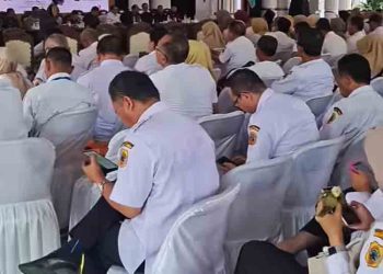 Kastomo Soroti Sikap Pejabat Pati Bermain HP saat Sosialisasi KPK