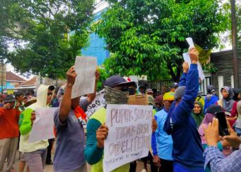 Pupuk Subsidi Langka, Puluhan Petani Hutan Pati Gelar Aksi Protes