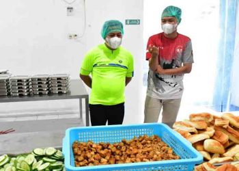 Pastikan Kualitas Gizi MBG, Plt Bupati Pekalongan Tinjau SPPG Desa Nyamok