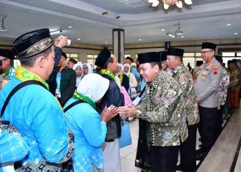 Plt Bupati Pekalongan Lepas 943 Calon Jemaah Haji Berangkat ke Makkah