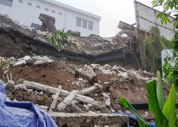 Longsor Timpa Rumah Warga di Kota Semarang Usai Hujan Deras