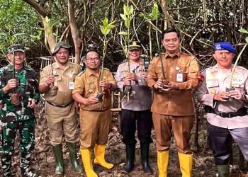 Tanam Mangrove, Bupati Jepara Ajak Warga Peduli Lingkungan Pesisir