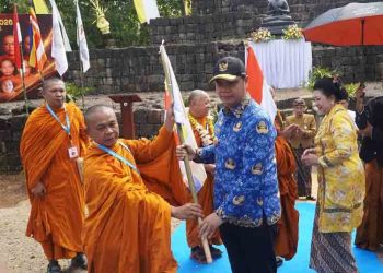 Perjalanan Spiritual Thudong, Bupati Jepara Lepas 16 Bhikkuni Menuju Candi Sewu