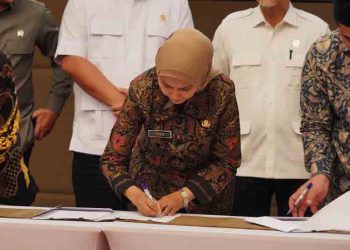 Bupati Kendal Tandatangani MoU Proyek PSEL, Bakal Kirim 100 Ton Sampah Tiap Hari