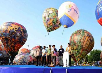 18 Balon Udara Raksasa Diterbangkan di Alun-Alun Simpang Tujuh Kudus