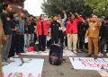 Temui Massa Aksi Mahasiswa, Plt Bupati Pekalongan Ungkap Putus Kontrak PT RNB