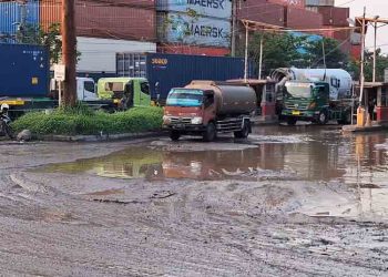 Kerap Picu Kecelakaan, Warga Keluhkan Kondisi Licin Jalan Arteri Yos Sudarso Semarang