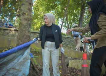 Wabup Boyolali Serahkan Bantuan 90 Tong Sampah di Aksi Bersih-Bersih Kali