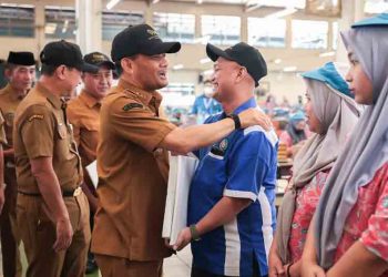 BLT DBHCHT Mulai Disalurkan untuk 85 Ribu Pekerja, Gubernur Jateng: Nilainya Rp51 M