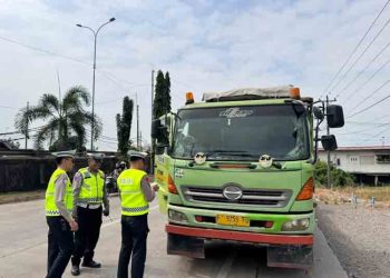 Kebijakan Pembatasan Truk Sumbu Tiga di Pantura Pekalongan Mulai Ditegakkan