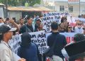Massa APB Kawal Sidang Perdana Eks Bupati Pati Sudewo di PN Semarang, Bawa 3 Tuntutan