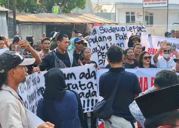 Massa APB Kawal Sidang Perdana Eks Bupati Pati Sudewo di PN Semarang, Bawa 3 Tuntutan