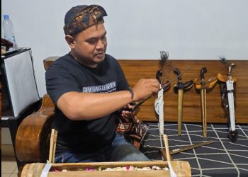 Malam Satu Suro, Warga Salatiga Lakukan Ritual Jamasan Keris