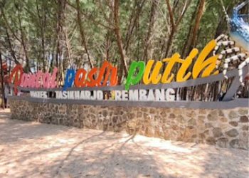 Fasilitas Pantai Pasir Putih Wates Rembang Ditingkatkan Jelang Libur Sekolah