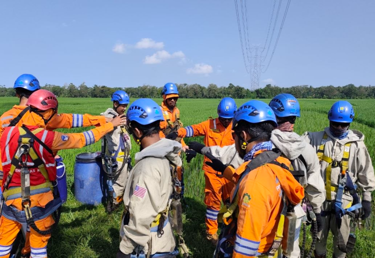 Semangat Hari Lahir Pancasila, Tim Pln Gotong Royong Perbaiki Hotspot Sutet Mandirancan-Pemalang #2