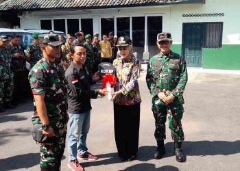 Bupati Kendal Serahkan 30 Pickup untuk Operasional Koperasi Merah Putih