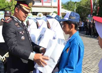 500 Pelajar di Pati dapat Bantuan Sepasang Sepatu Baru di Hari Bhayangkara